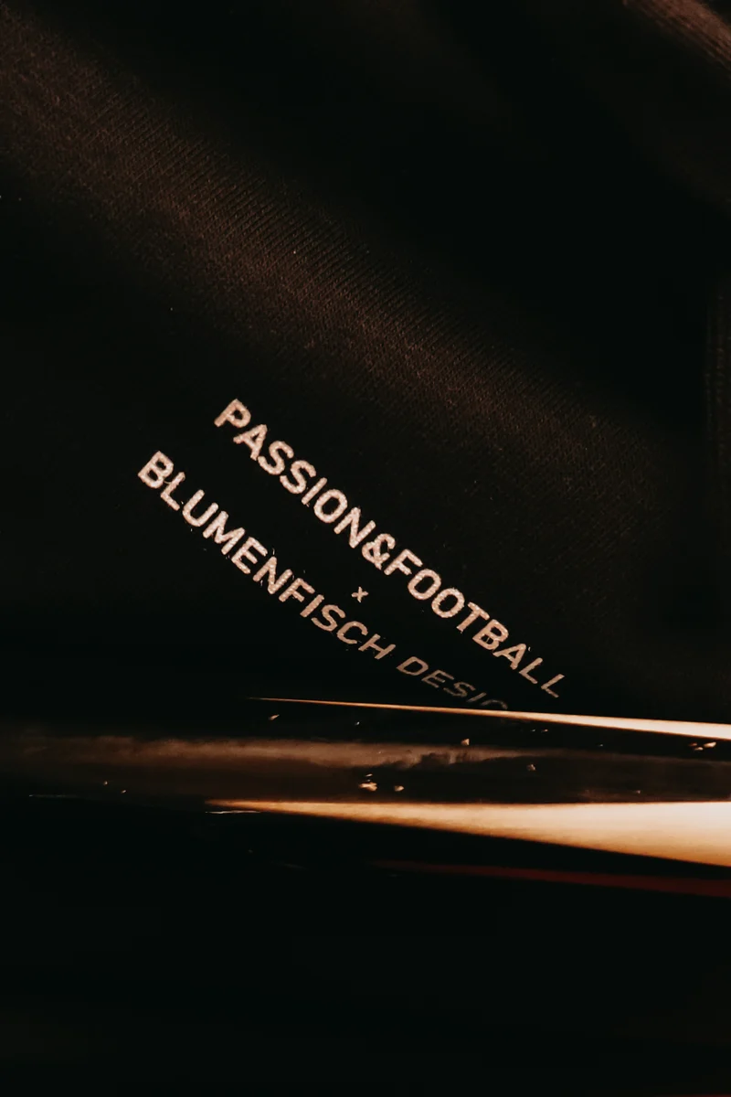 PASSION&FOOTBALL x BLUMENFISCH Hoodie – Fußball Fisch Design | S-XXL