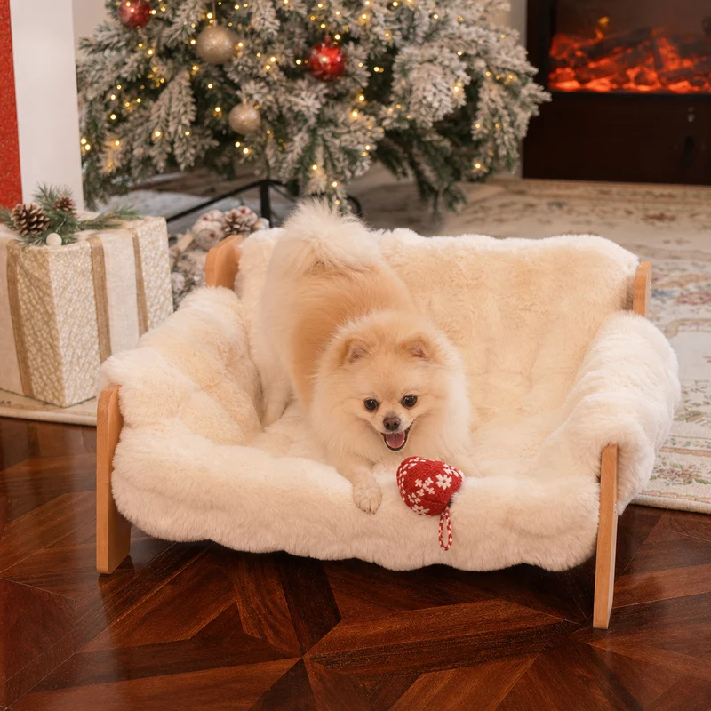 Luxuriöses, erhöhtes Hundebett aus Massivholz