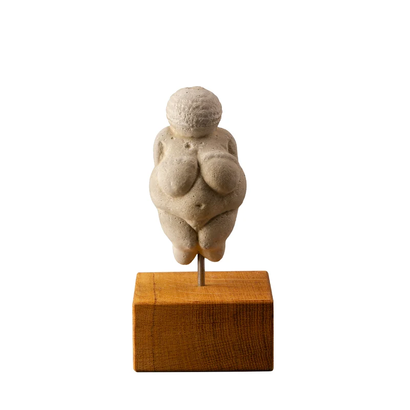 Venus auf Stativ – Venus von Willendorf Figur auf Zellan-Sockel