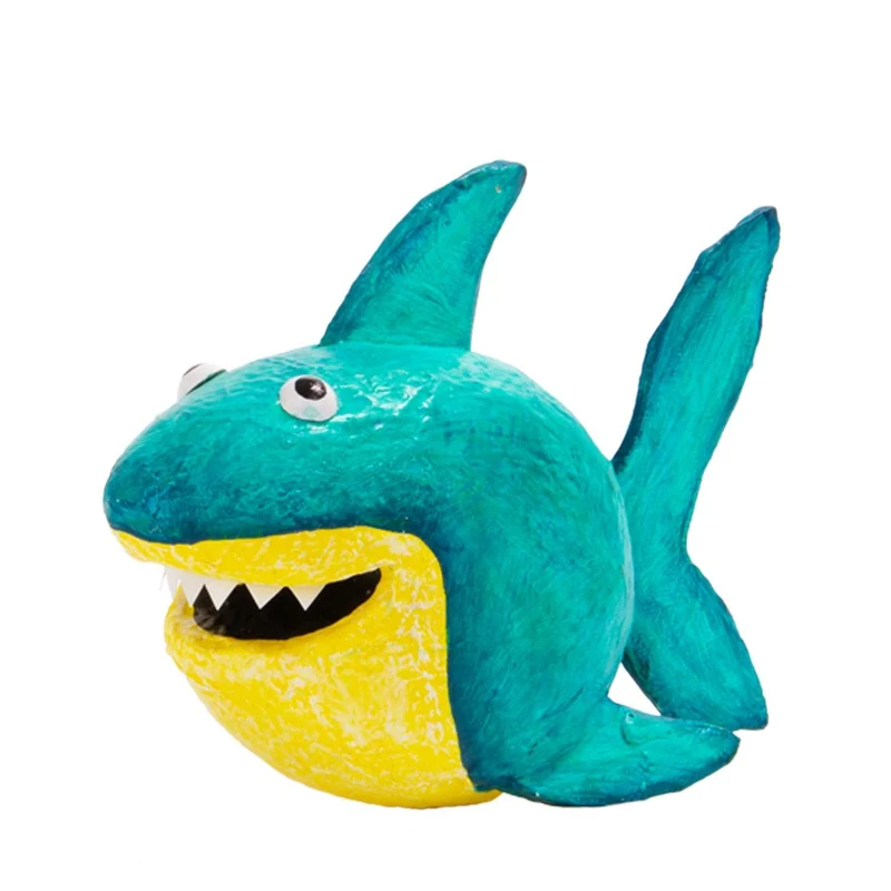 Kleiner Hai Flori – Handbemalte Deko-Figur aus Kaltschaum | 14cm