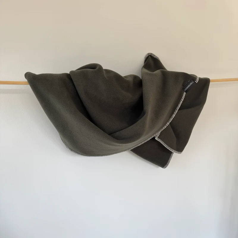 Hundedecke aus Polarfleece | Olive-Creme