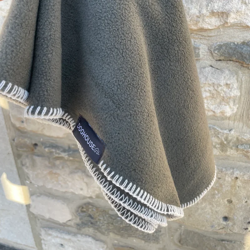 Hundedecke aus Polarfleece | Olive-Creme