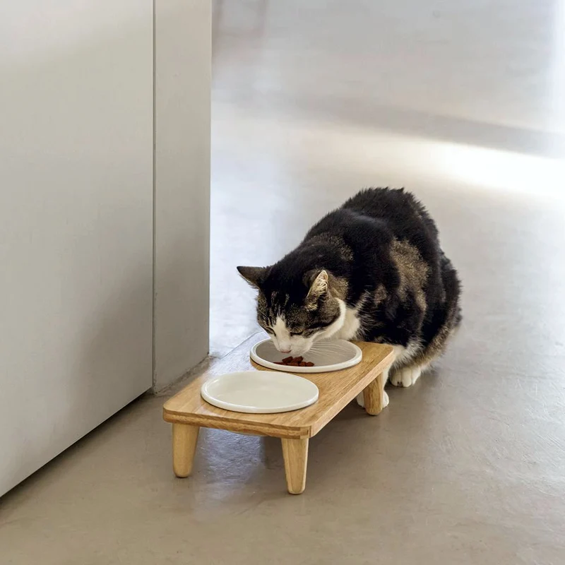 Designed by Lotte - Dinnerset DJEHA für Katzen - Holz - mit 2 Keramik-Näpfen