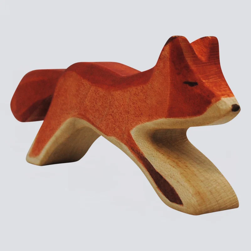 Holzwald Holzfigur Fuchs laufend
