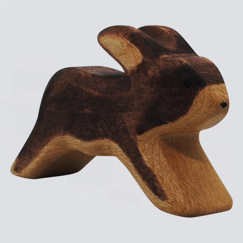 Holzwald Holzfigur Hase laufend