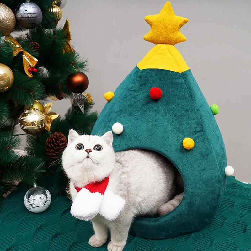 Katzenbett in Weihnachtsbaumform