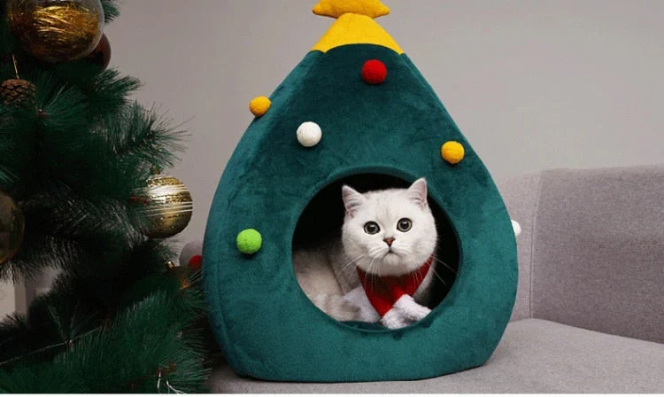 Katzenbett in Weihnachtsbaumform
