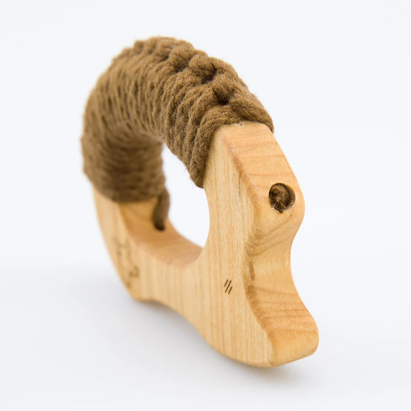 Holzgreiftier Igel mit Bio-Baumwollgarn