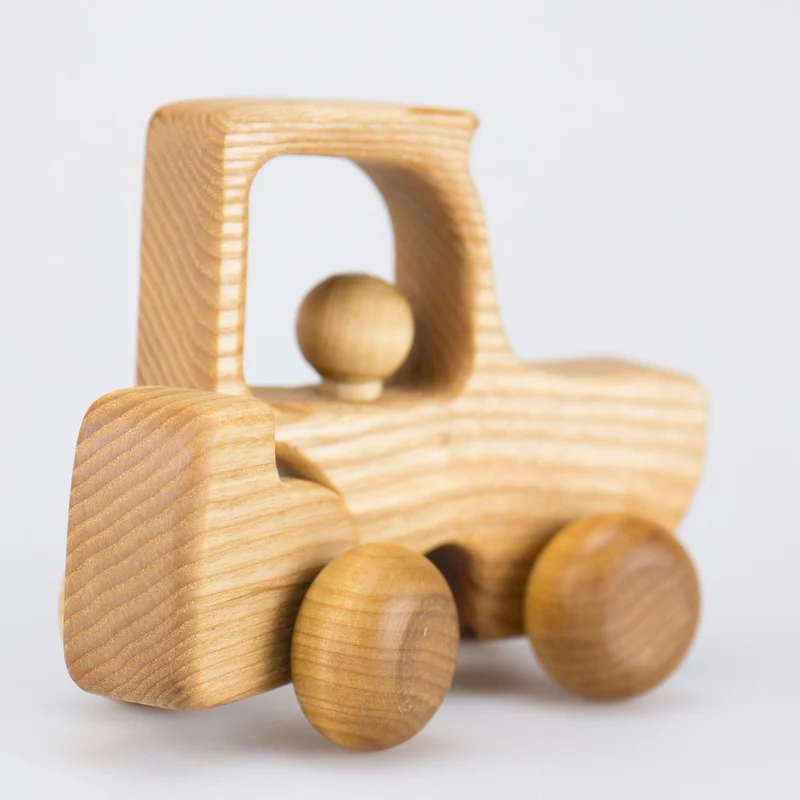 Holztraktor mit Lenkung