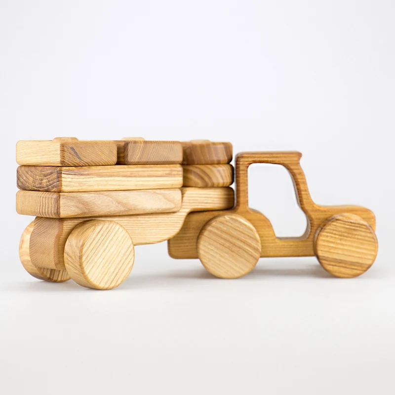 Holztraktor zum Stecken