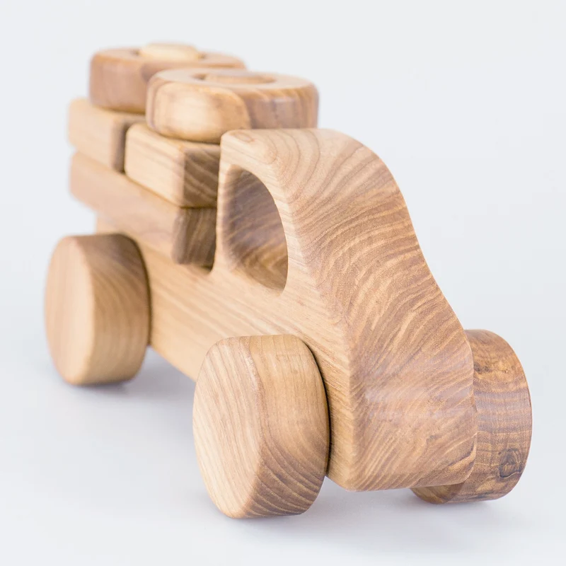 Holzauto zum Stecken