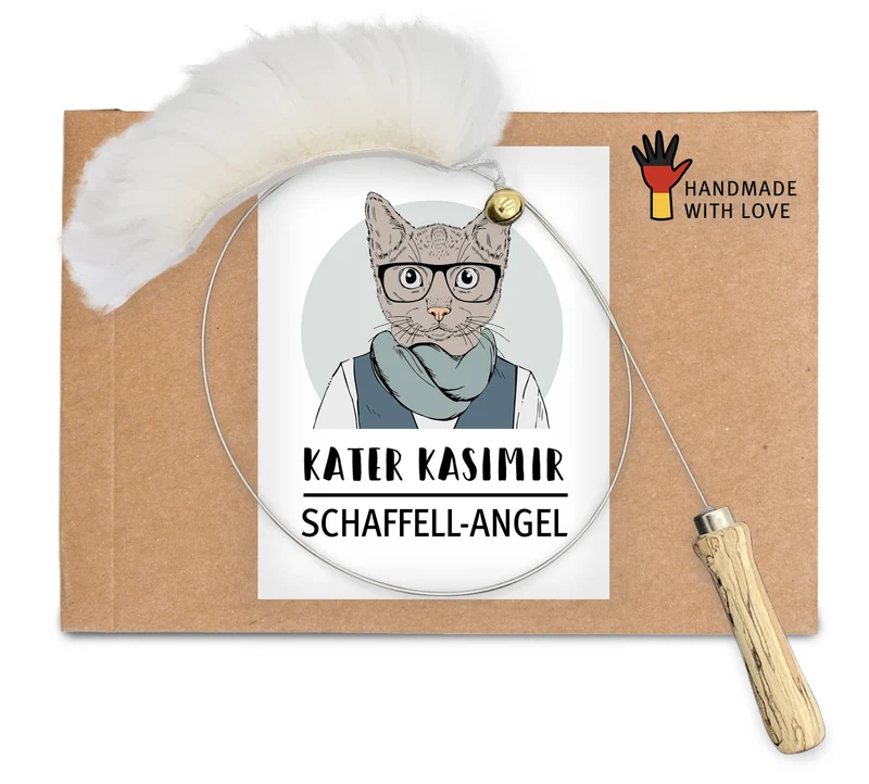 Katzenangel mit Schaffell