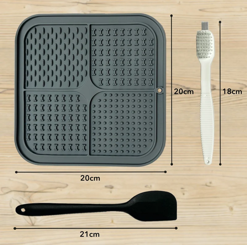 2 Schleckmatten mit Spatel und Bürste