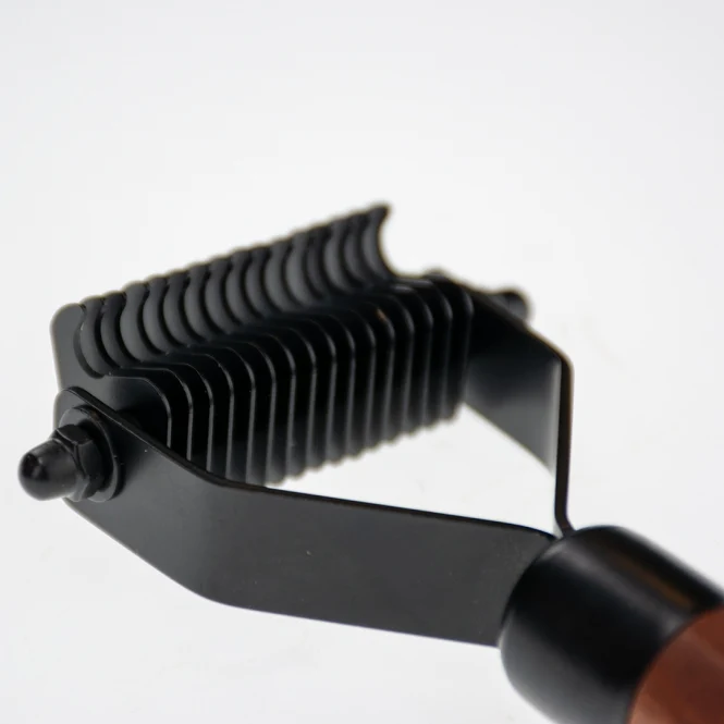 EBI Noir Japandi Trimmstriegel