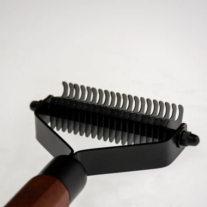 EBI Noir Japandi Trimmstriegel