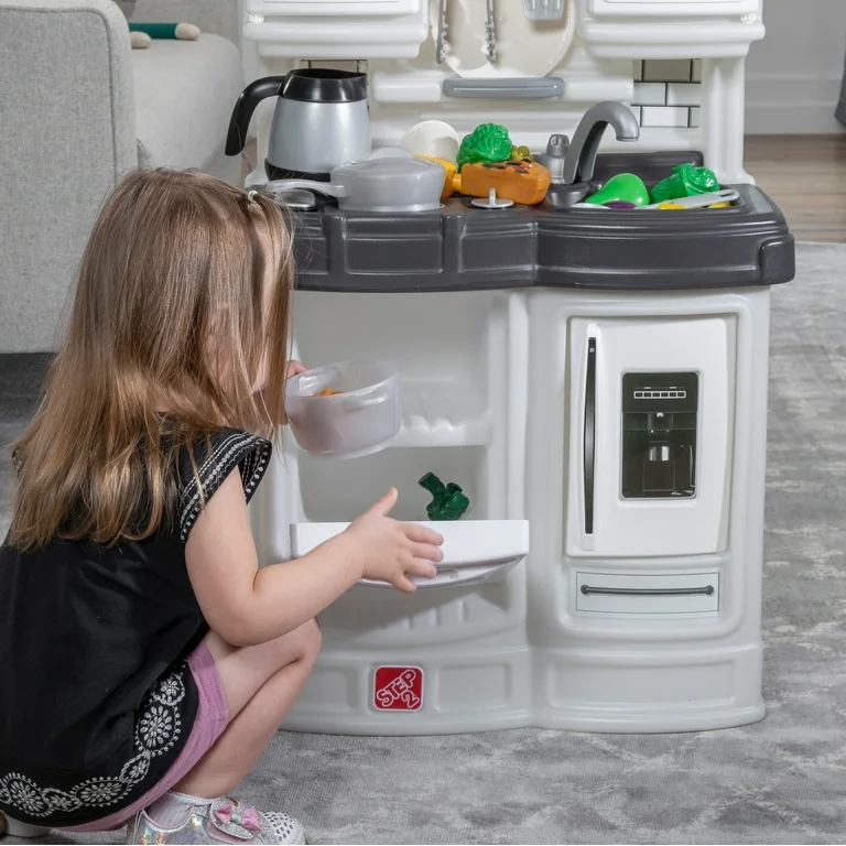 Step2 Quaint Kitchen - White