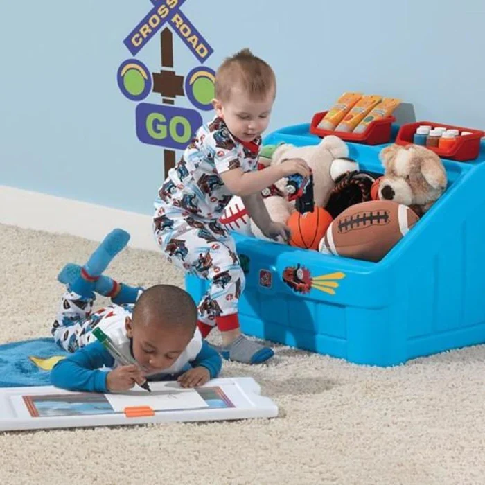 Step2 Thomas the Tank Engine 2-in-1 Toy Box & Art Lid