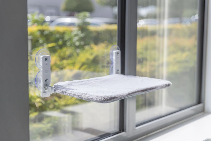 Fenster-Liegeplatz für Katzen mit Saugnäpfen und Wendebezug