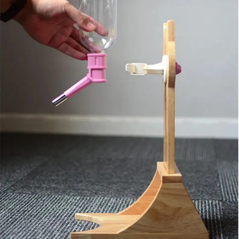 Wasserspender für Katzen und Hunde – Automatischer Trinker mit Flasche und Holzständer