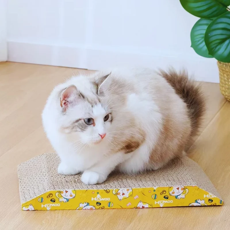 Katzenkratzbrett Im Schrägdesign – Kratzmatte für Krallenpflege mit Süßem Design