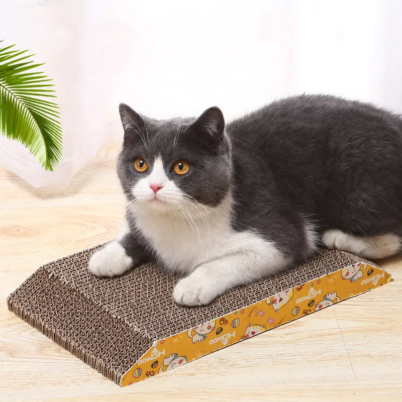 Katzenkratzbrett Im Schrägdesign – Kratzmatte für Krallenpflege mit Süßem Design