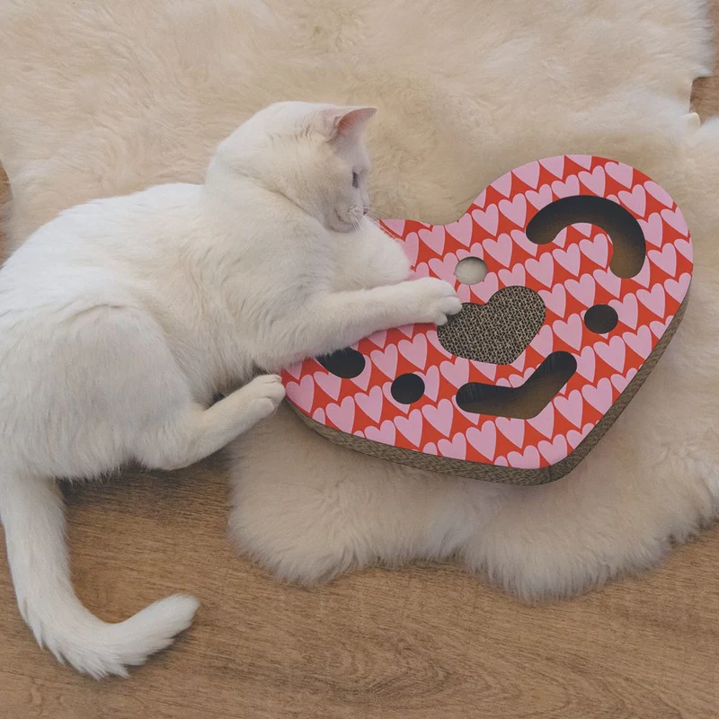 Beeztees Katzenspiel Kratzbox LOVE mit Ball & Glöckchen - Kratzbrett Pappe