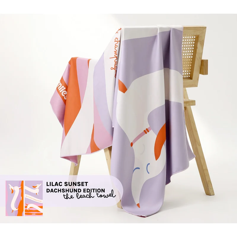 The Beach Towel – Dackel, Lilac Sunset (80x160 cm)