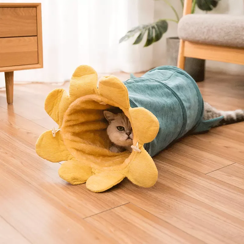 Katzen Tunnel in Blumenform – Weicher Spieltunnel für Katzen