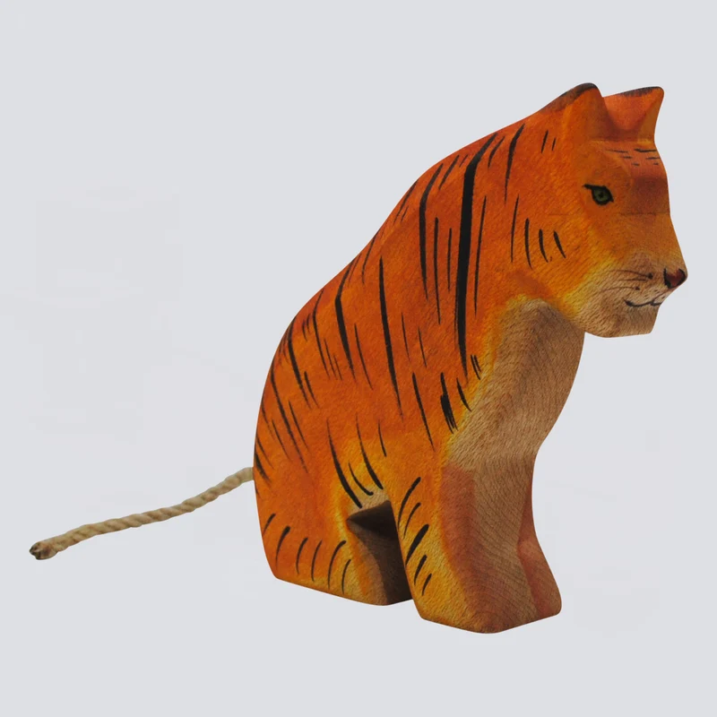 Holzwald Holzfigur Tiger sitzend