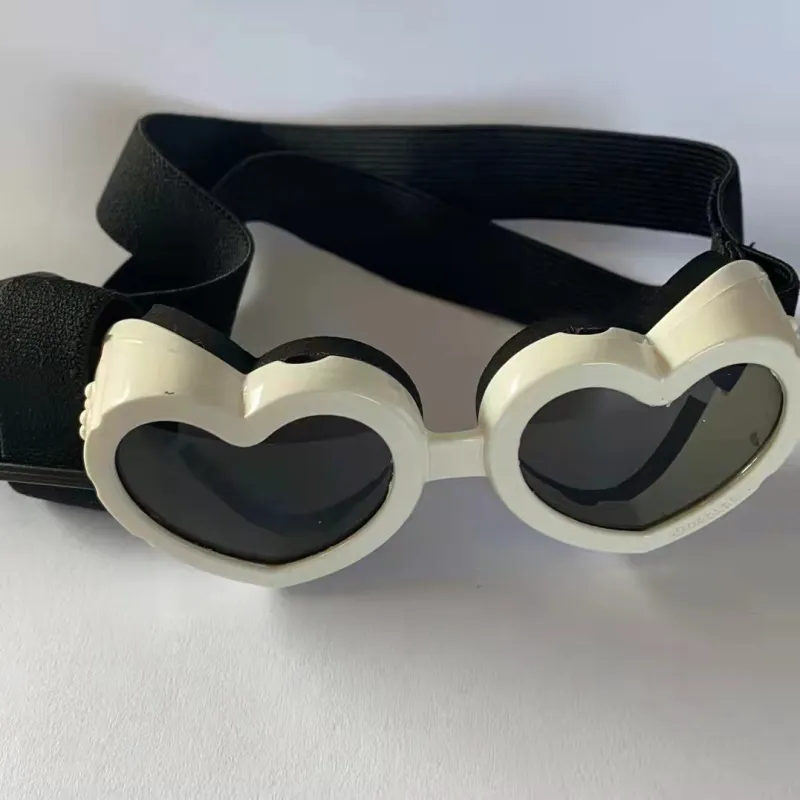 Herzförmige Hundesonnenbrille mit Verstellbarem Band – UV-Schutz für Hundeaugen